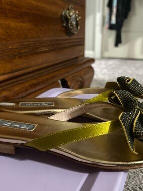 SJP by Sarah Jessica Parker Metallic Olive Green Bow Slide Sandals